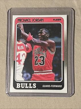 Fleer Red Basketball Trading Card - Bulls #23